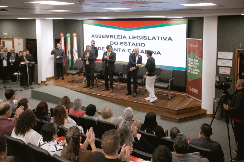 Santa Catarina sedia encontro regional para fortalecer a educação legislativa no Brasil