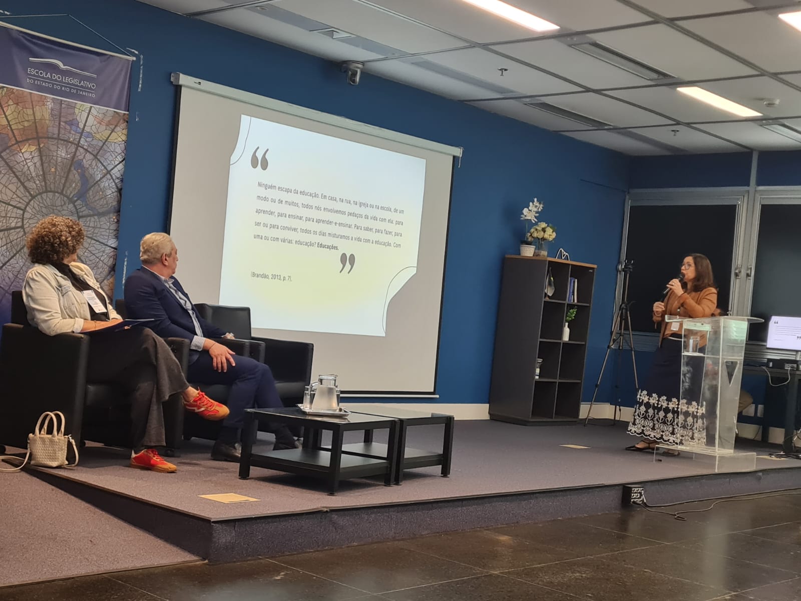 Primeira palestra do 2º Encontro das Escolas do Legislativo do RJ destaca papel da Educação Legislativa na democracia