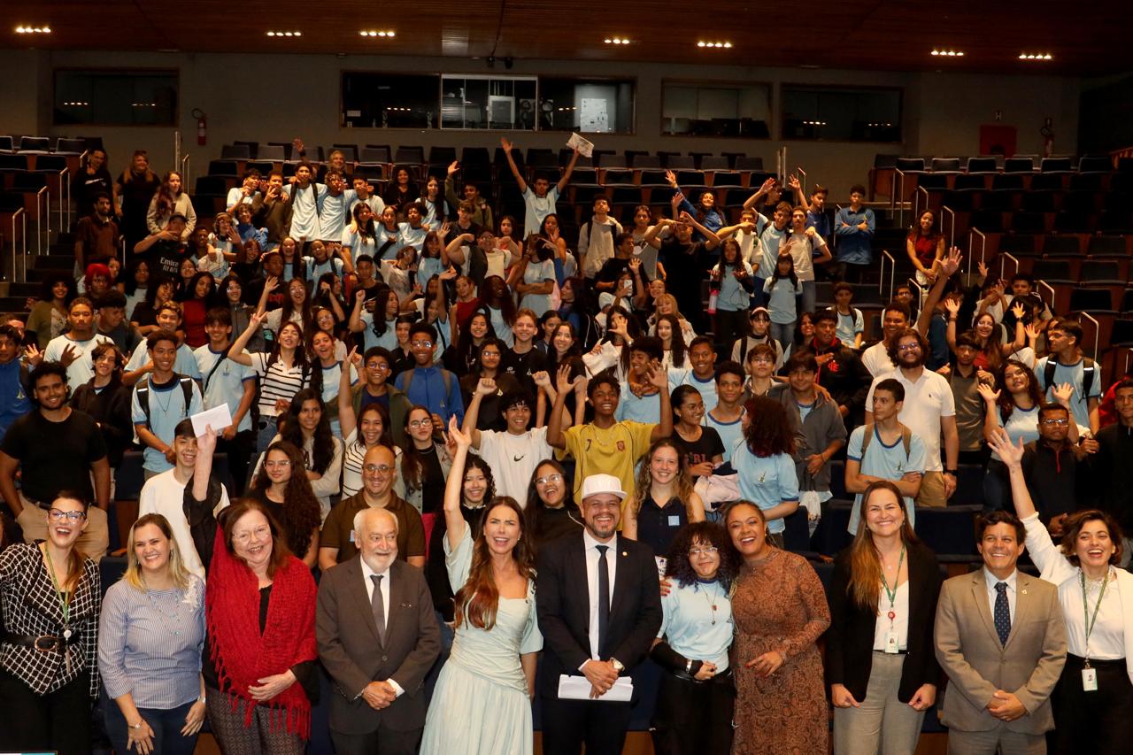 Florian Madruga e Paula Belmonte participam da abertura das atividades da Elegis