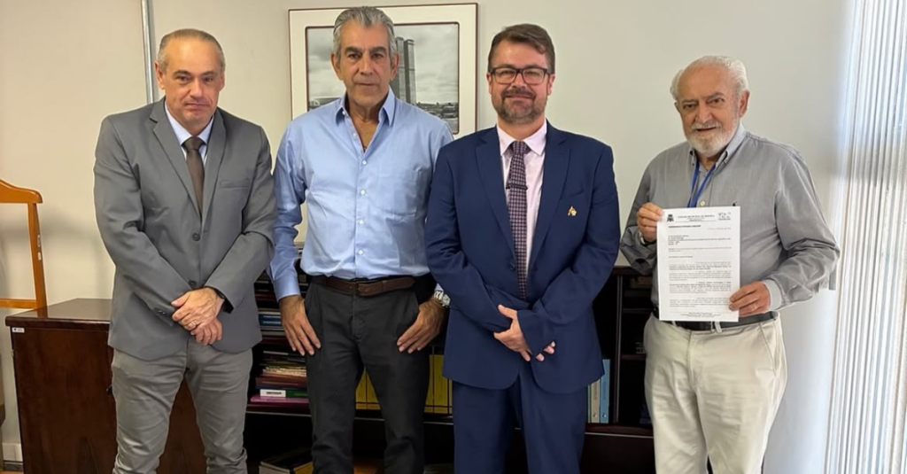 Presidente da Câmara de Mococa visita a ABEL em Brasília