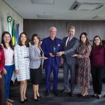 Escola de Contas do TCDF recebe troféu de 1º lugar do Prêmio ABEL