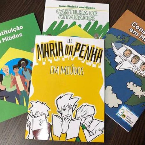 Ministro André Mendonça recebe a Coleção “Em Miúdos”, voltada à educação cidadã de crianças e adolescentes