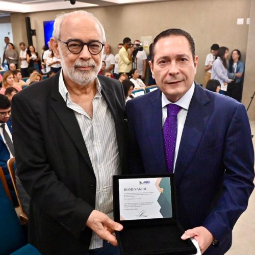 Presidente da Assembleia do RN é homenageado pela ABEL por apoio à Educação Legislativa