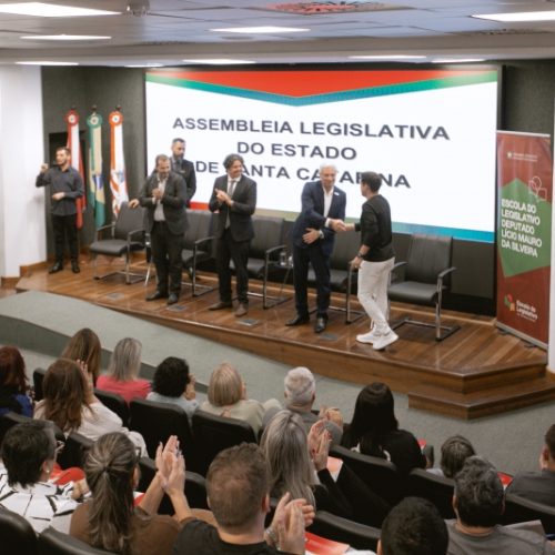 Santa Catarina sedia encontro regional para fortalecer a educação legislativa no Brasil