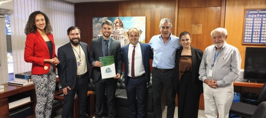 Câmara de Pouso Alegre fortalece parceria com o Senado para atualização da Coleção em Miúdos